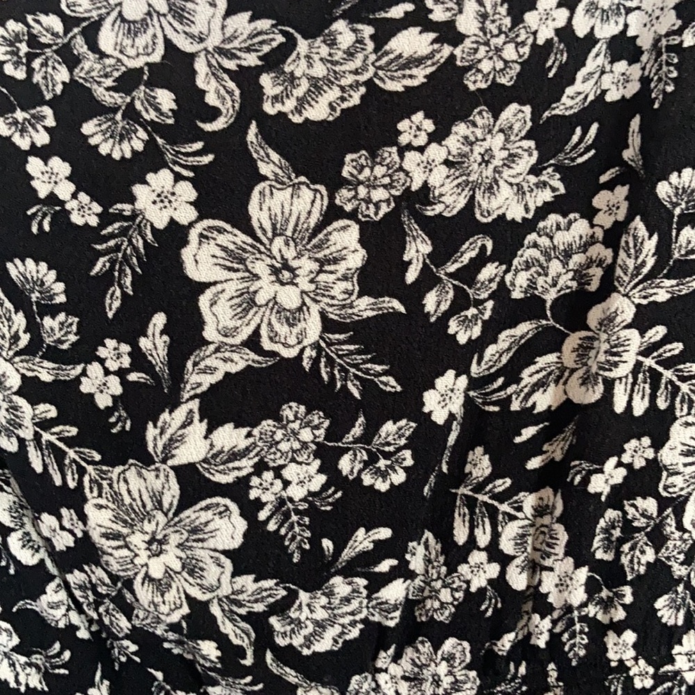 So floral print cropped cinch waist tank black white floral L or XL jrs - Picture 11 of 17